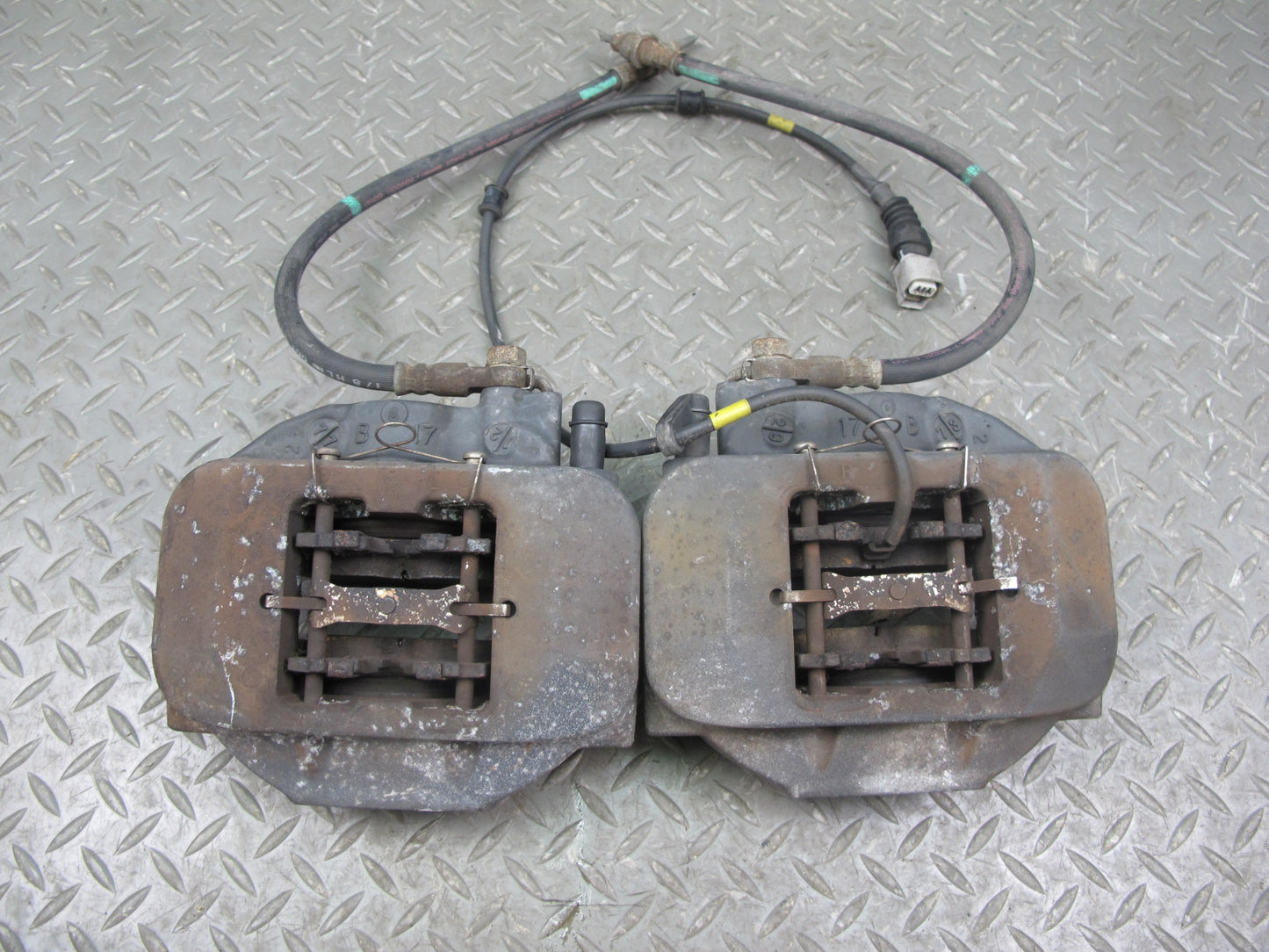 07-17 Lexus LS600hL LS460 AWD Set of 2 Rear Left & Right Brake Caliper OEM