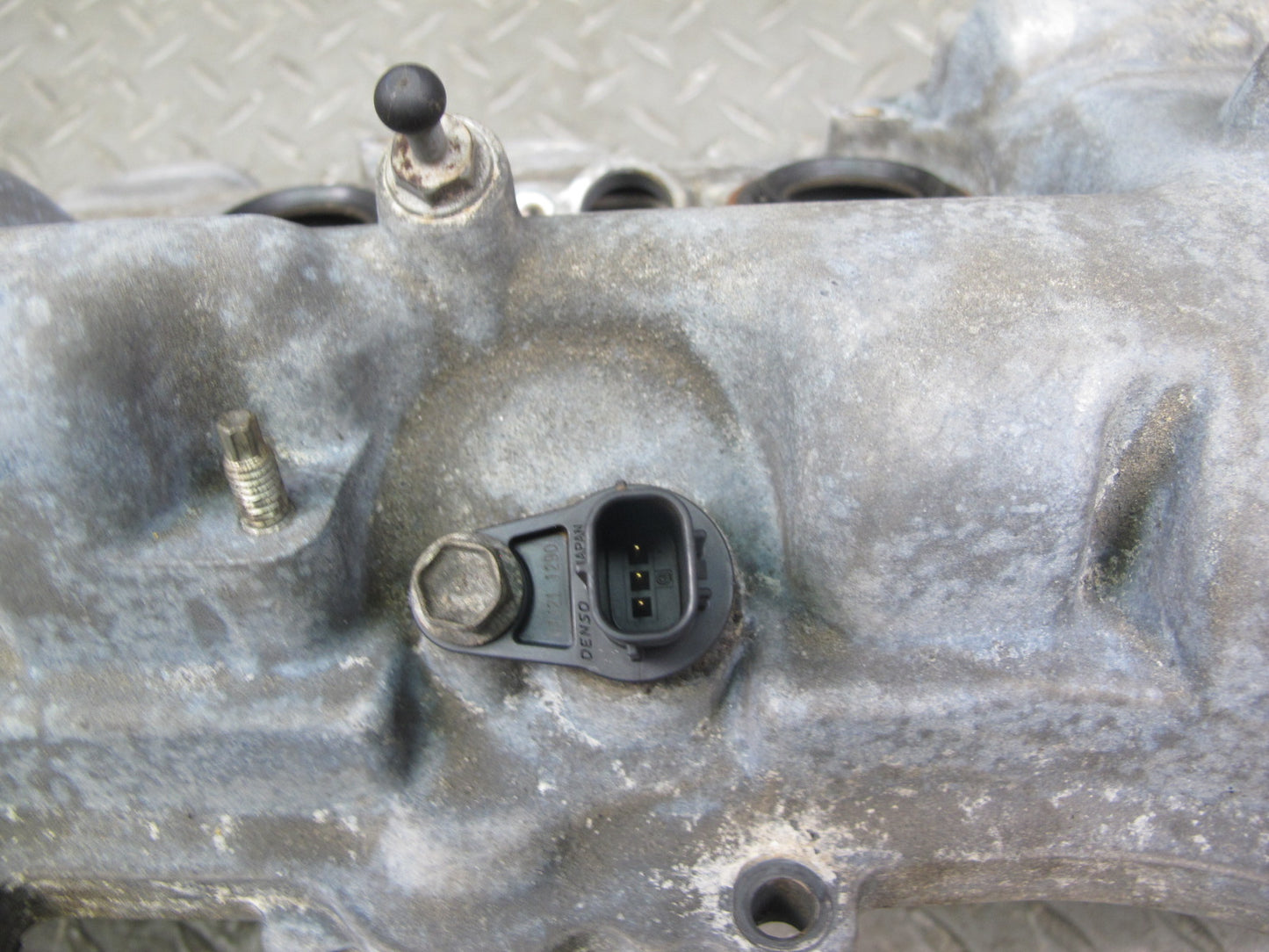 08-16 Lexus LS600hL 2UR-FSE Engine Motor Left Cylinder Head Valve Cover OEM