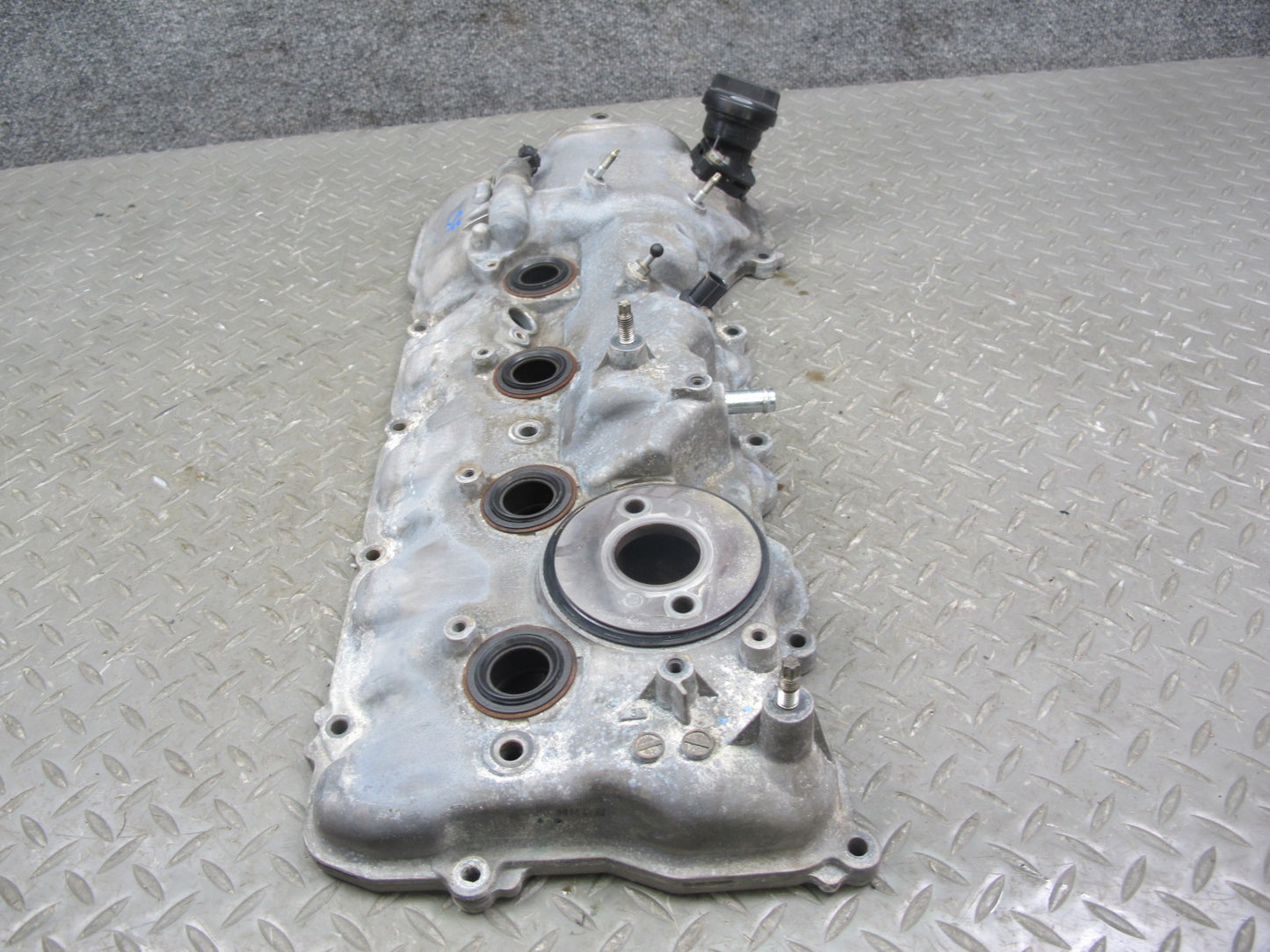 08-16 Lexus LS600hL 2UR-FSE Engine Motor Left Cylinder Head Valve Cover OEM