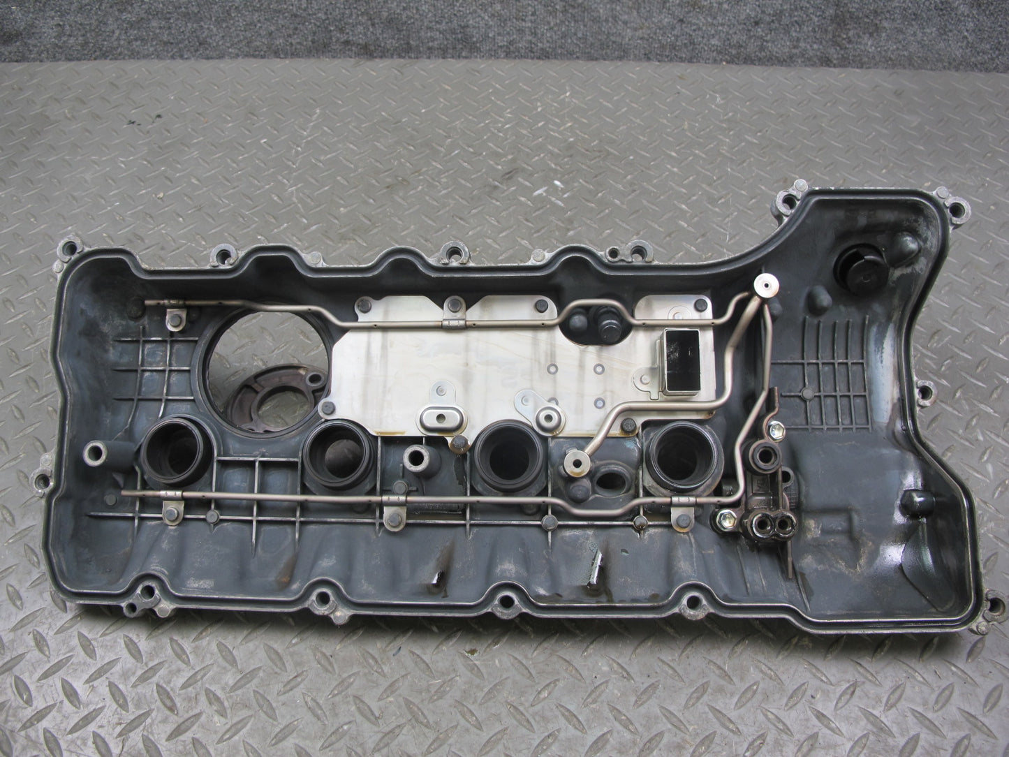 08-16 Lexus LS600hL 2UR-FSE Engine Motor Left Cylinder Head Valve Cover OEM