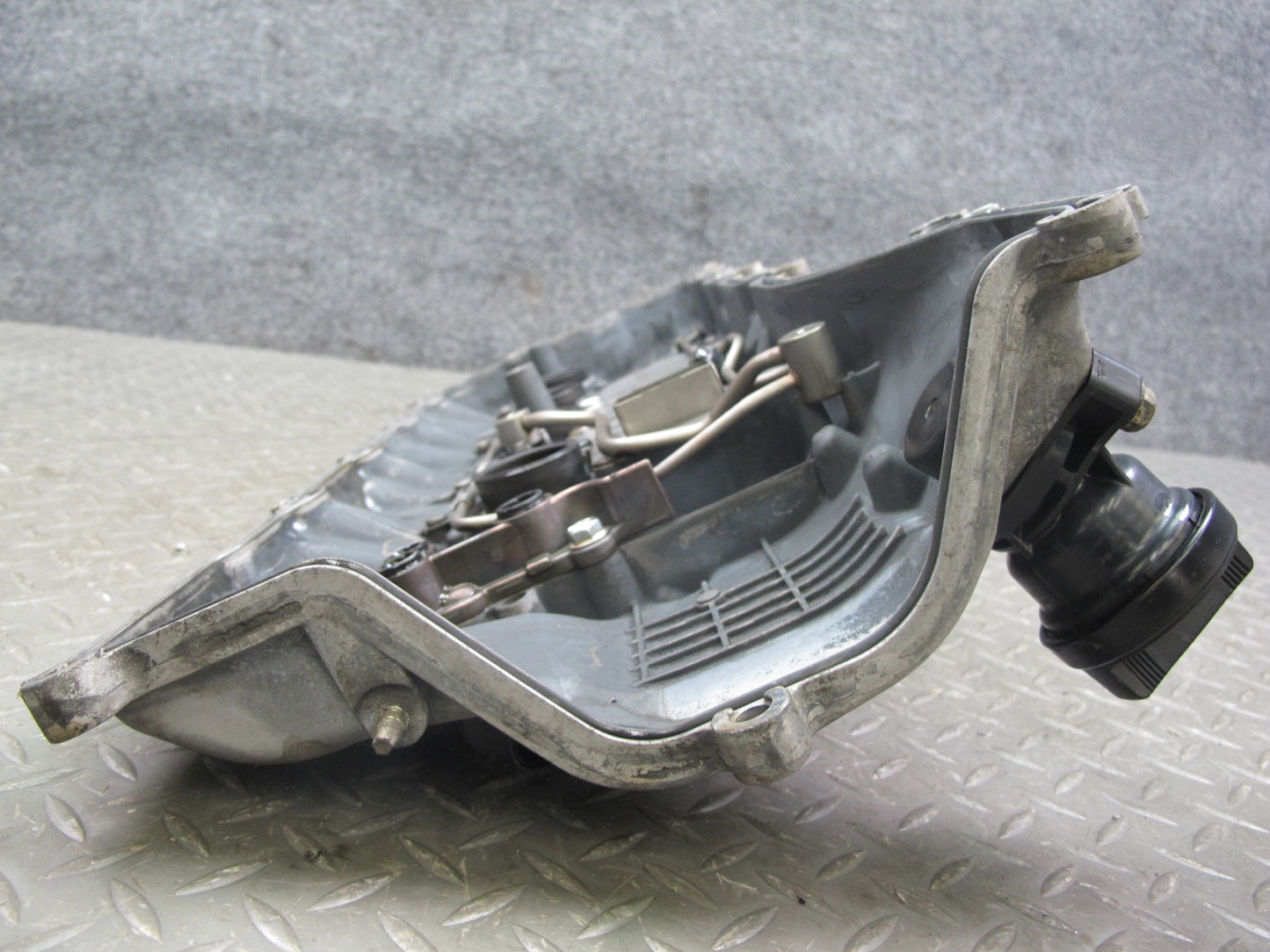 08-16 Lexus LS600hL 2UR-FSE Engine Motor Left Cylinder Head Valve Cover OEM