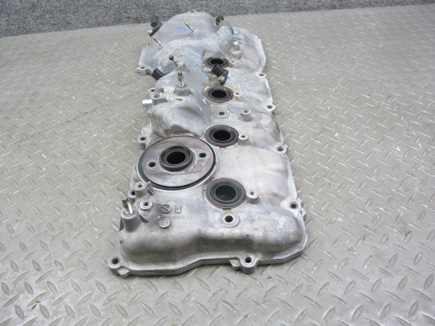 08-16 Lexus LS600hL 2UR-FSE Engine Motor Right Cylinder Head Valve Cover OEM