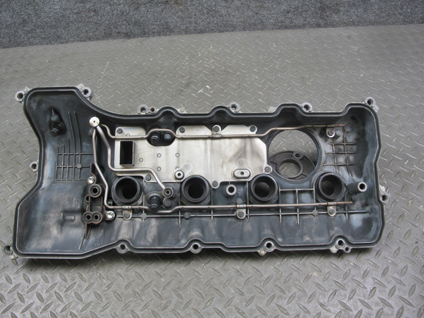 08-16 Lexus LS600hL 2UR-FSE Engine Motor Right Cylinder Head Valve Cover OEM
