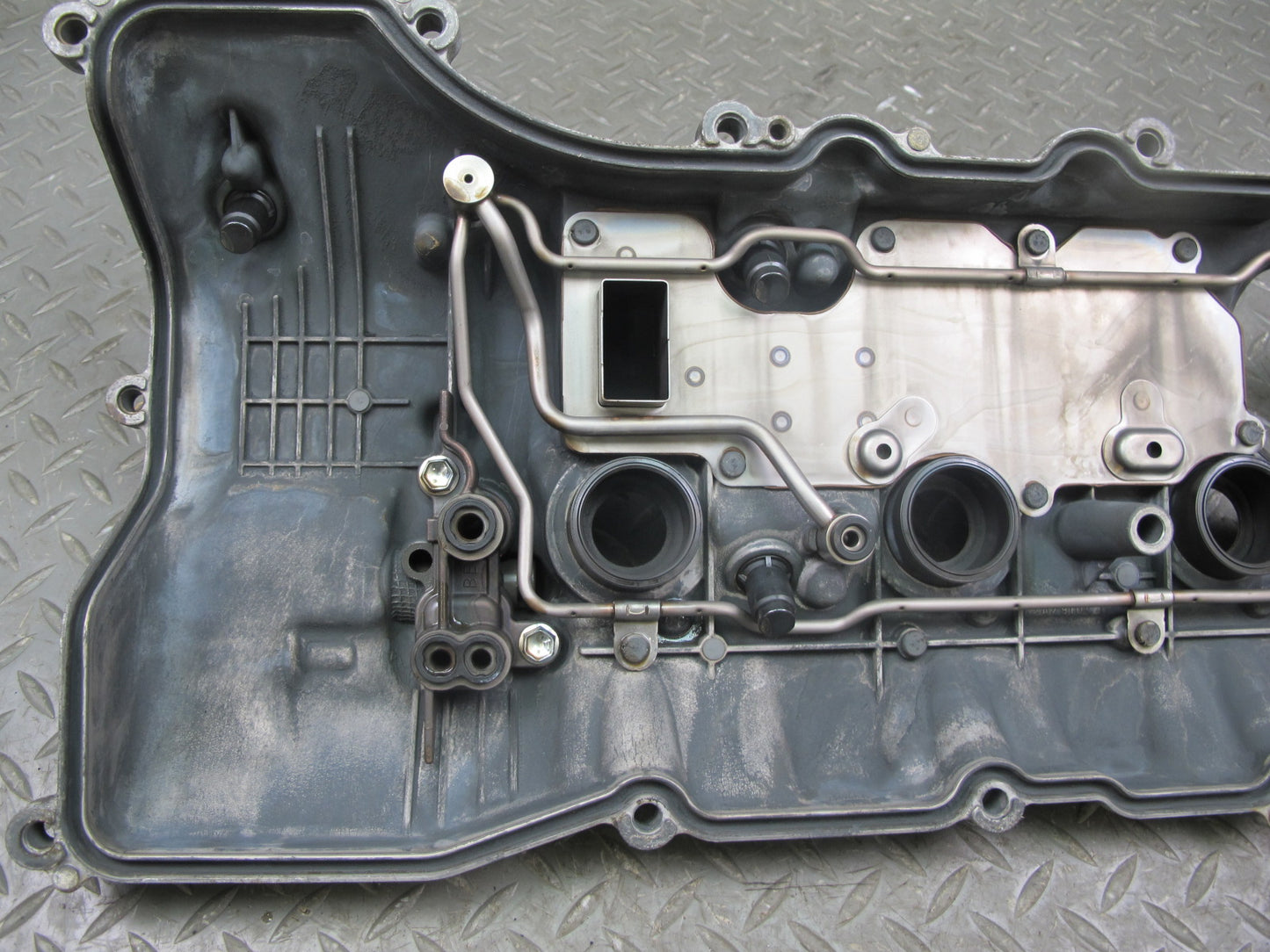 08-16 Lexus LS600hL 2UR-FSE Engine Motor Right Cylinder Head Valve Cover OEM