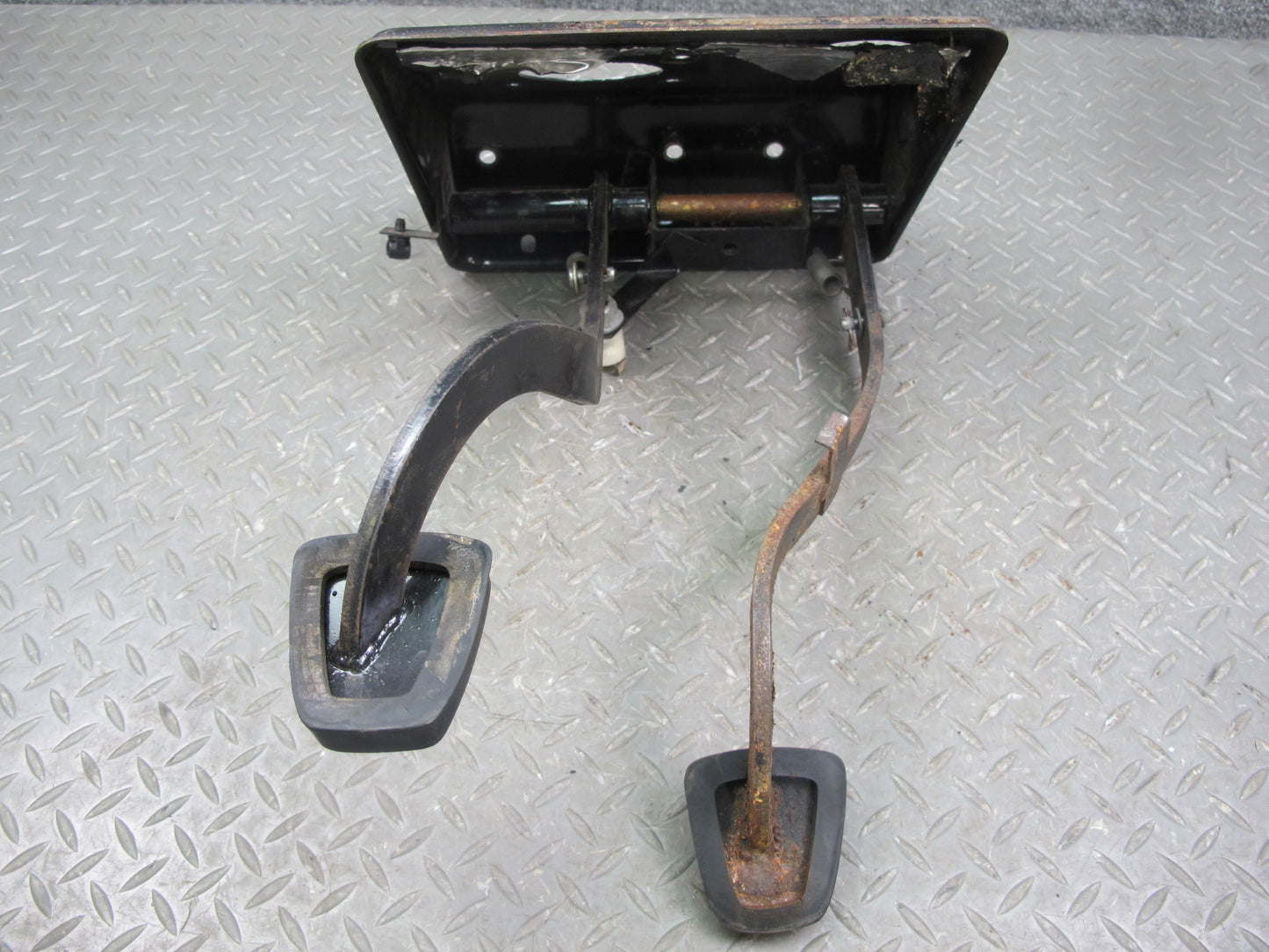 75-82 Triumph TR7 Clutch & Brake Pedal Assembly OEM