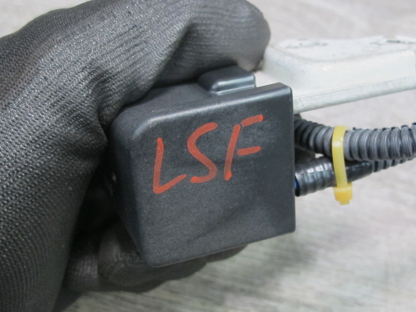 08-09 Lexus UVF46 LS600hL Hybrid Battery Relay Module 86516-50020 OEM