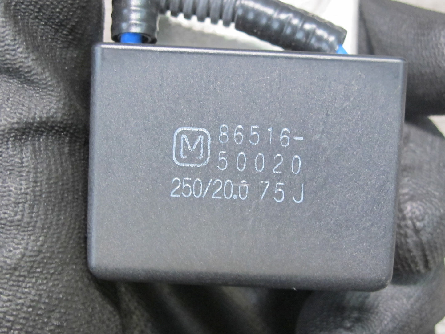 08-09 Lexus UVF46 LS600hL Hybrid Battery Relay Module 86516-50020 OEM