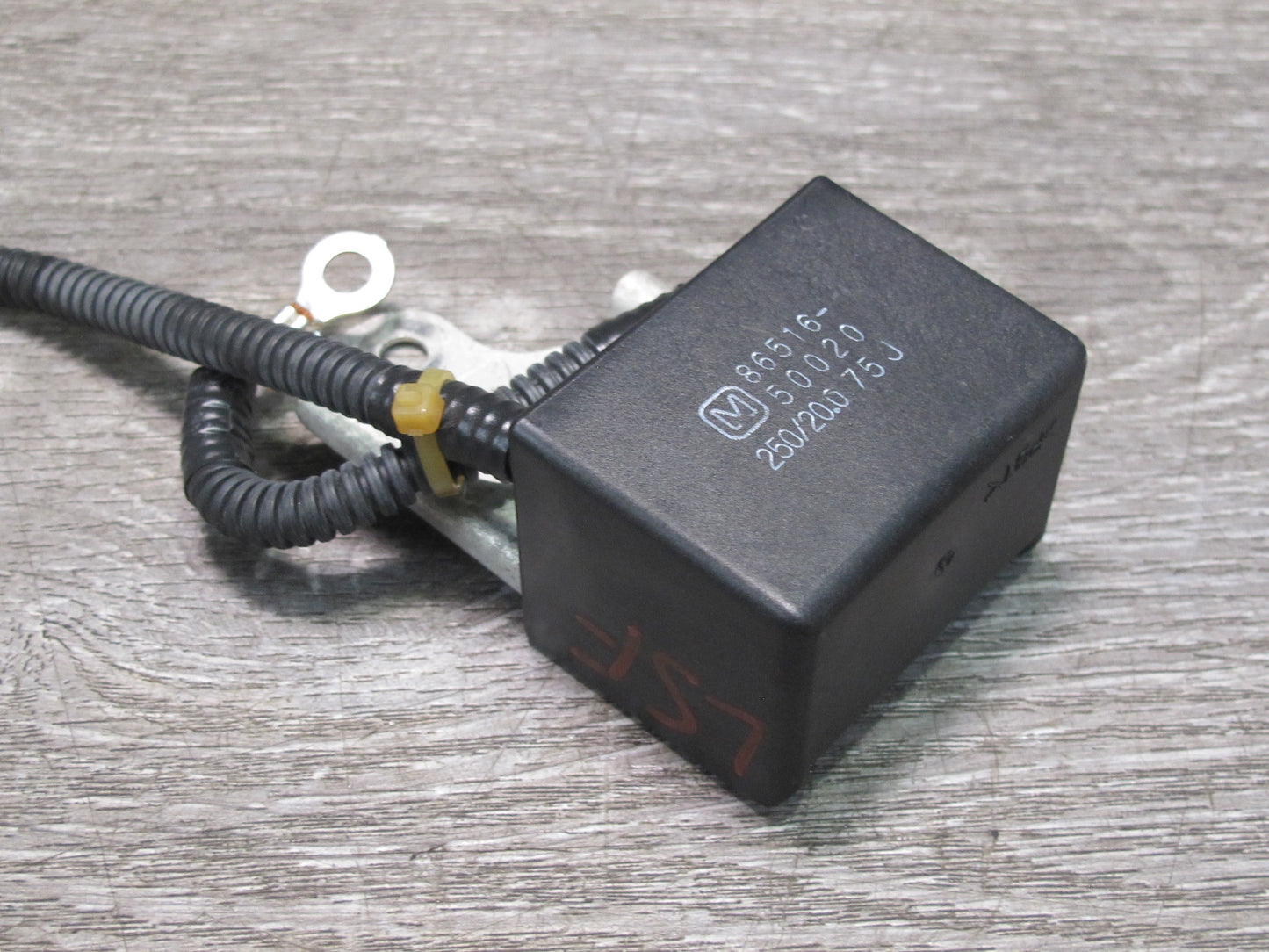08-09 Lexus UVF46 LS600hL Hybrid Battery Relay Module 86516-50020 OEM