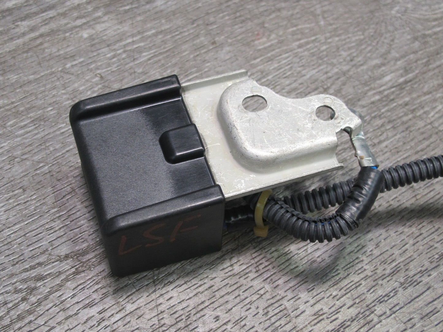 08-09 Lexus UVF46 LS600hL Hybrid Battery Relay Module 86516-50020 OEM