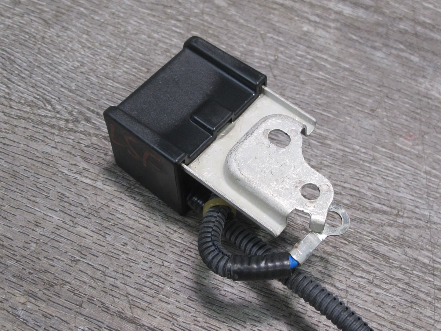 08-09 Lexus UVF46 LS600hL Hybrid Battery Relay Module 86516-50020 OEM