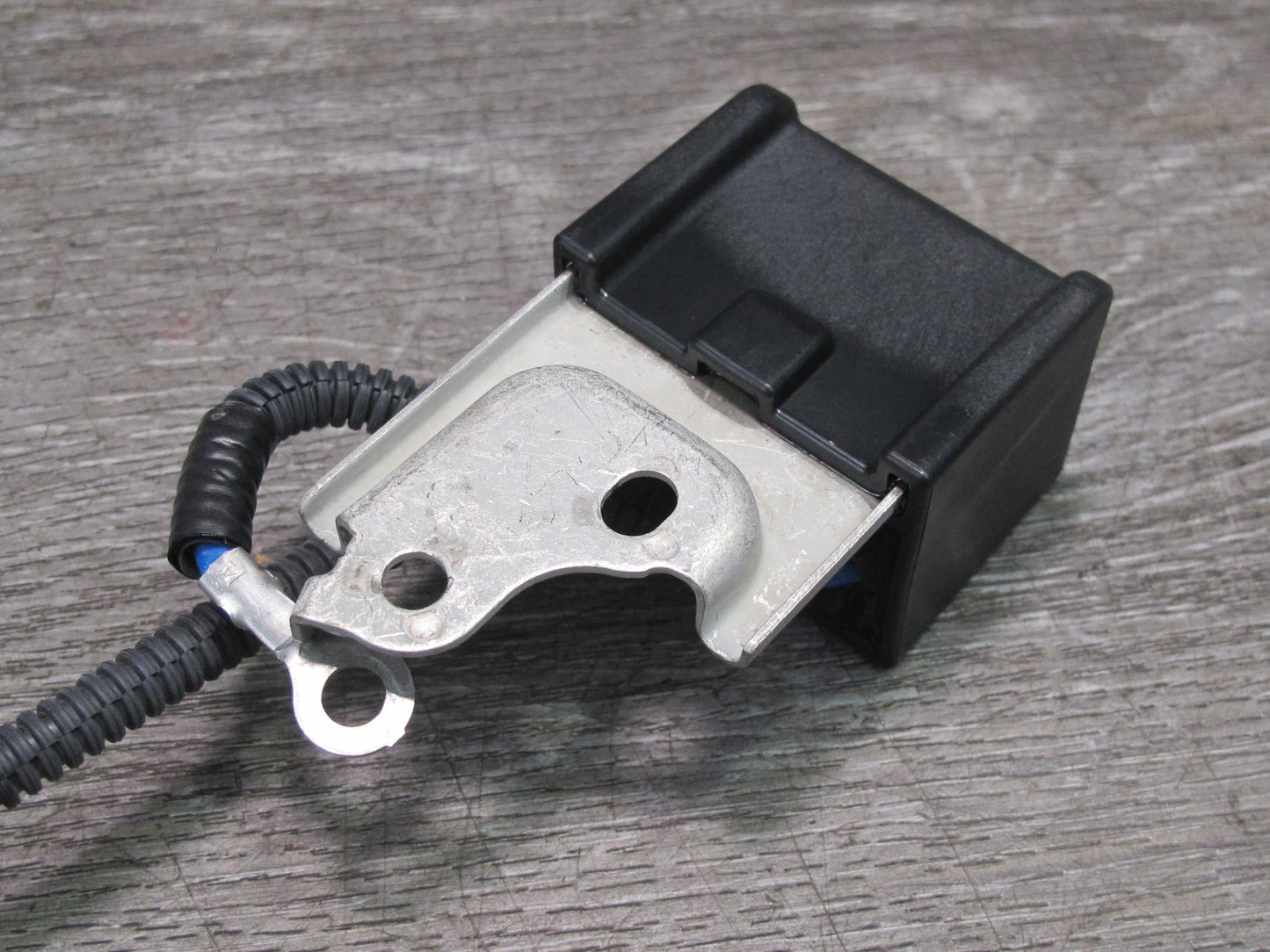 08-09 Lexus UVF46 LS600hL Hybrid Battery Relay Module 86516-50020 OEM