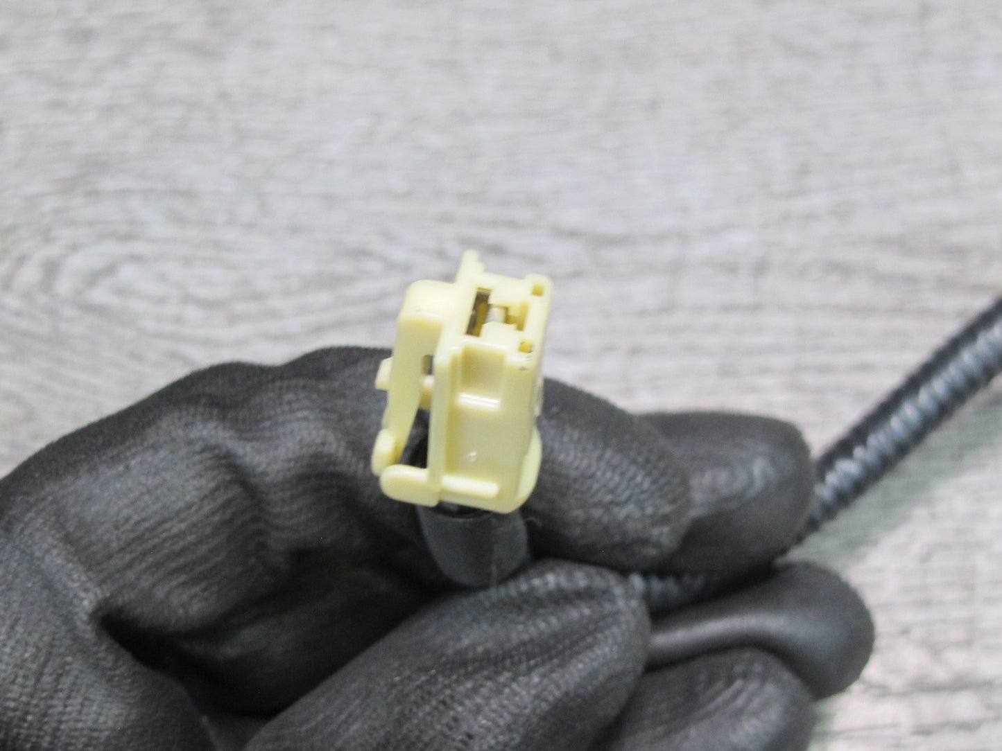 08-09 Lexus UVF46 LS600hL Hybrid Battery Relay Module 86516-50020 OEM