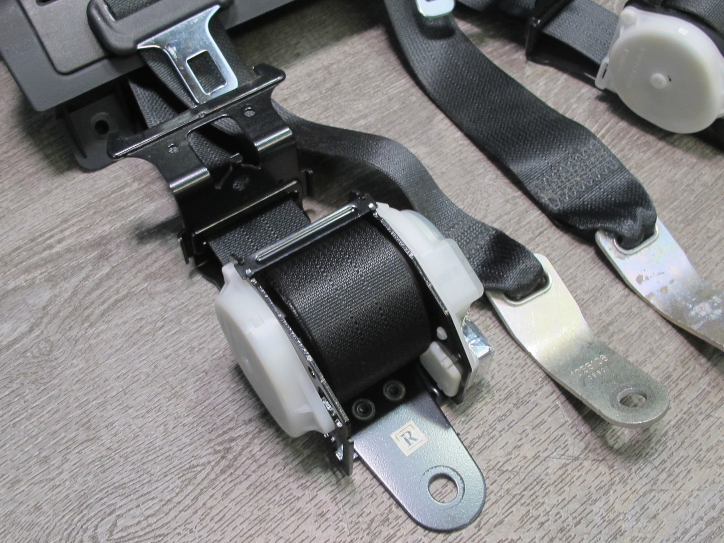 10-15 LEXUS IS250 IS350 CONVERTIBLE REAR RIGHT & LEFT SIDE SEATBELT RETRACTOR SET OEM