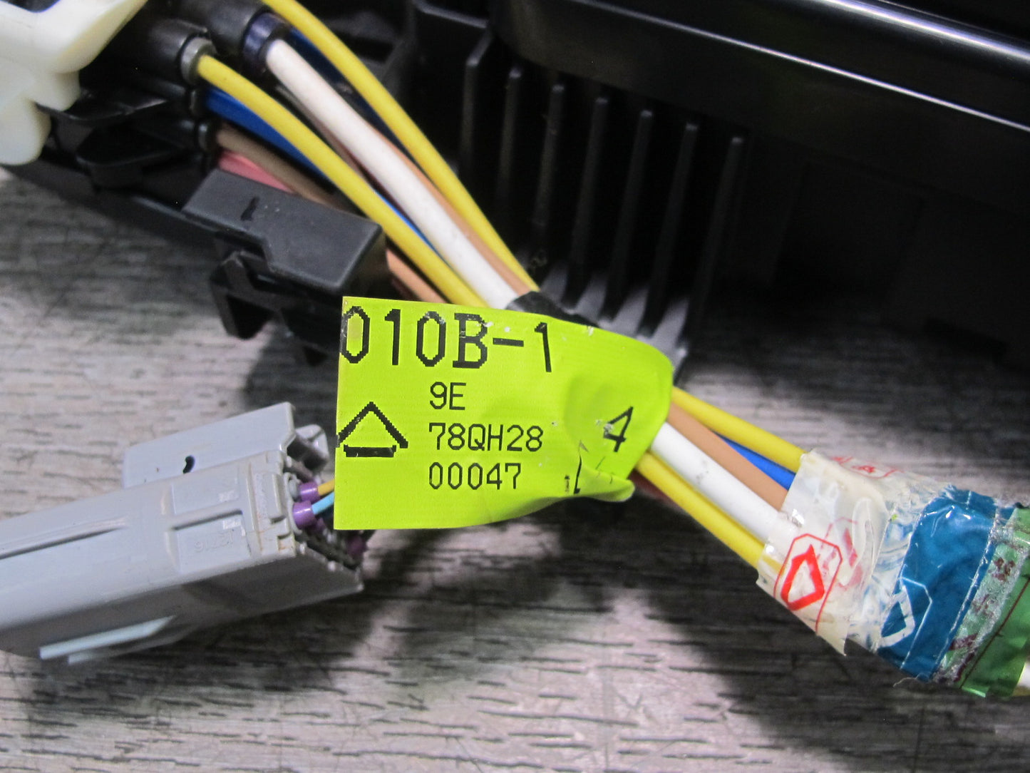 10-15 Lexus IS350 IS250 Convertible Rear Trunk Relay Fuse Junction Box OEM