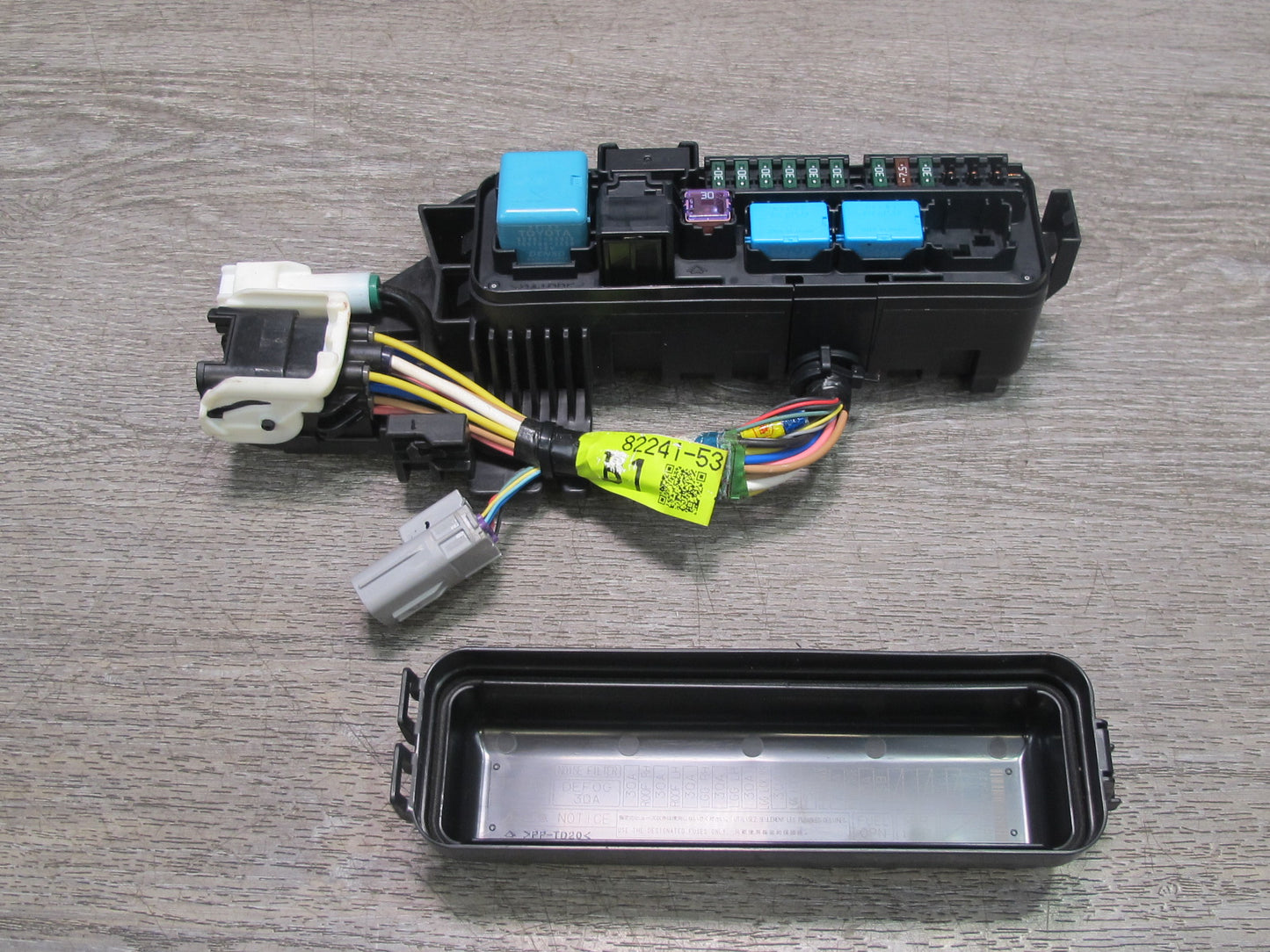 10-15 Lexus IS350 IS250 Convertible Rear Trunk Relay Fuse Junction Box OEM