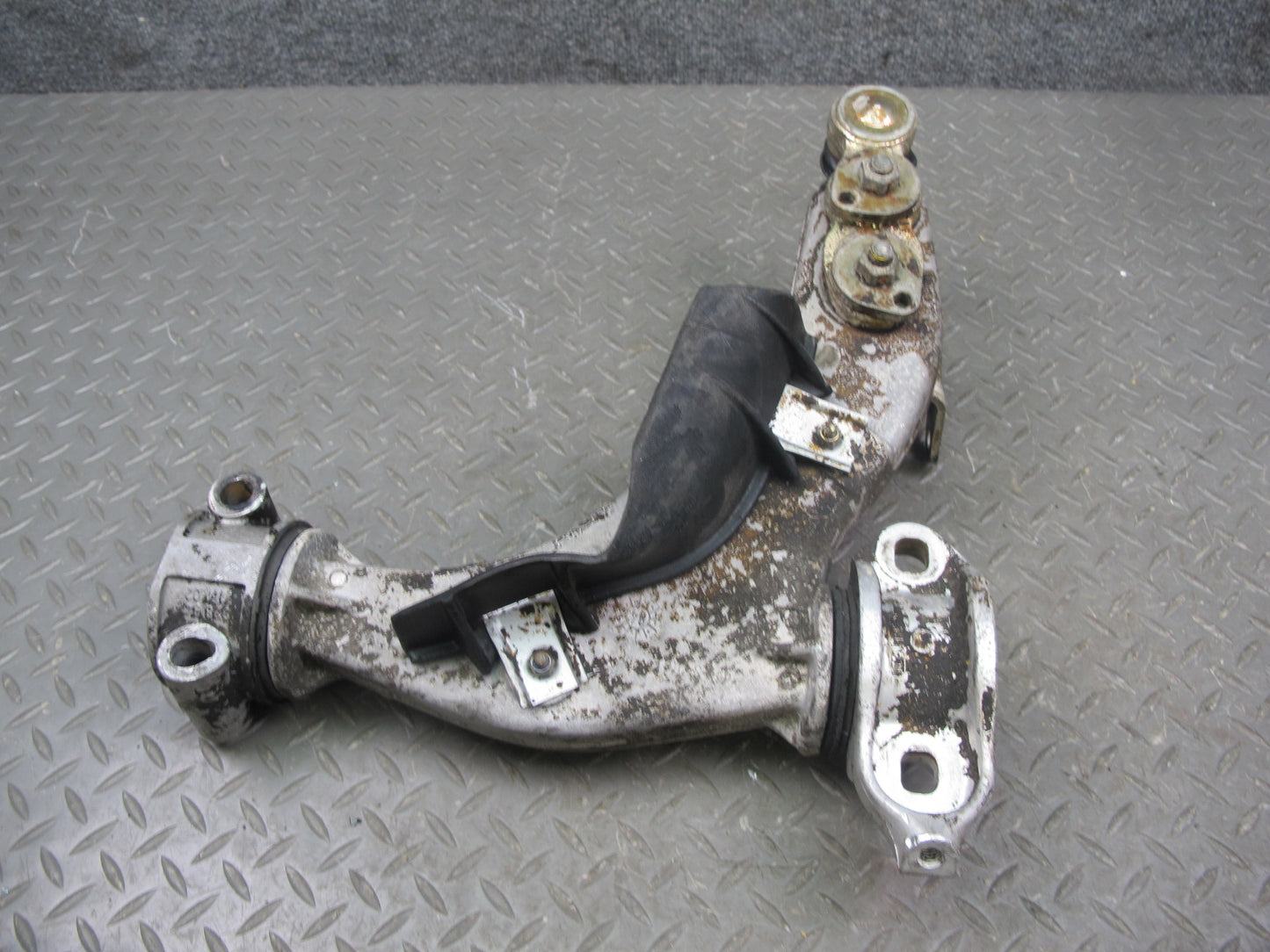 1984-1986 Porsche 928 S Front Left Upper & Lower Control Arm Set of 2