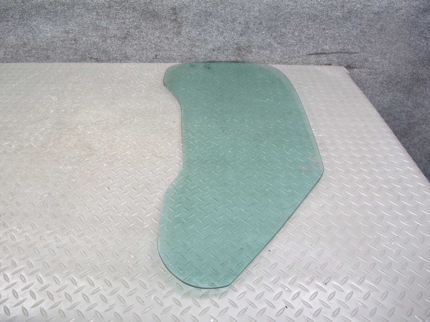 07-10 Saturn SKY Left Door Window Glass OEM