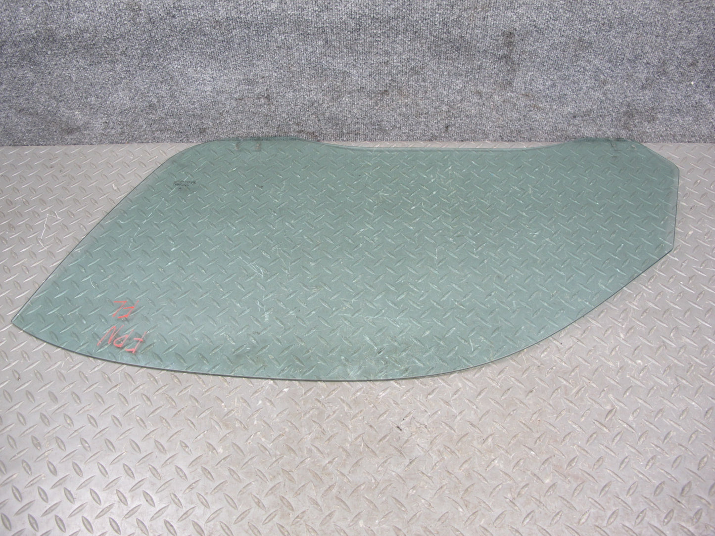 1999-2005 Porsche 911 Carrera 996 Convertible Front Left Side Door Glass Window