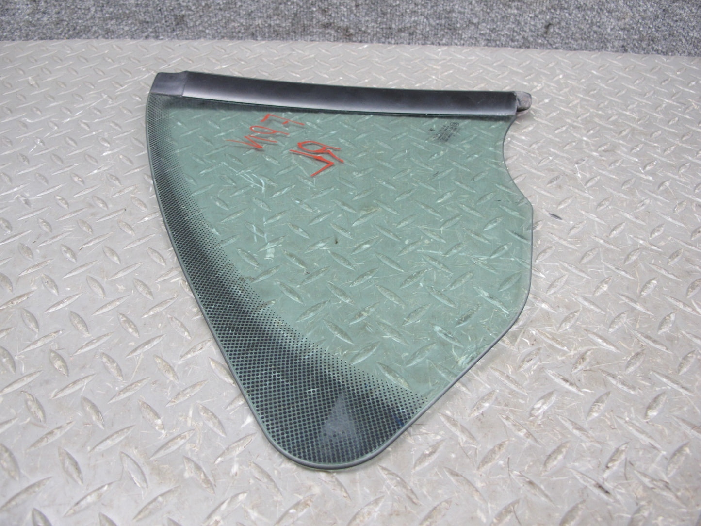 1999-2005 Porsche 911 Carrera 996 Convertible Rear Left Quarter Glass Window