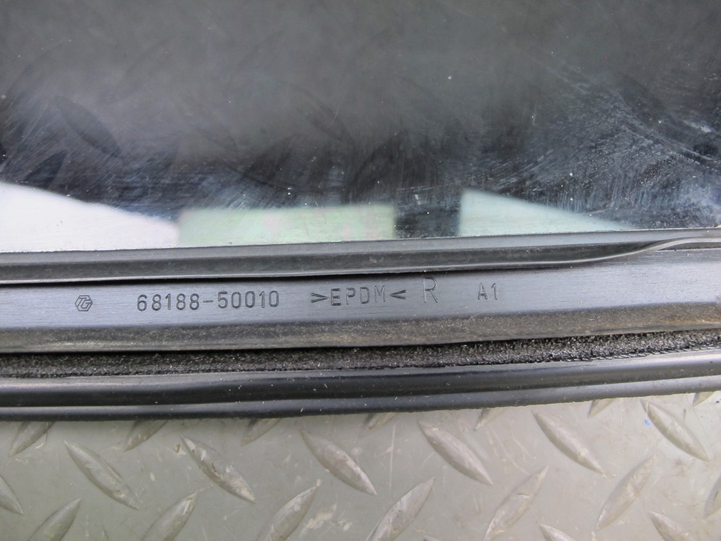 01-06 Lexus UCF30L LS430 Rear Right Door Fixed Glass Window OEM