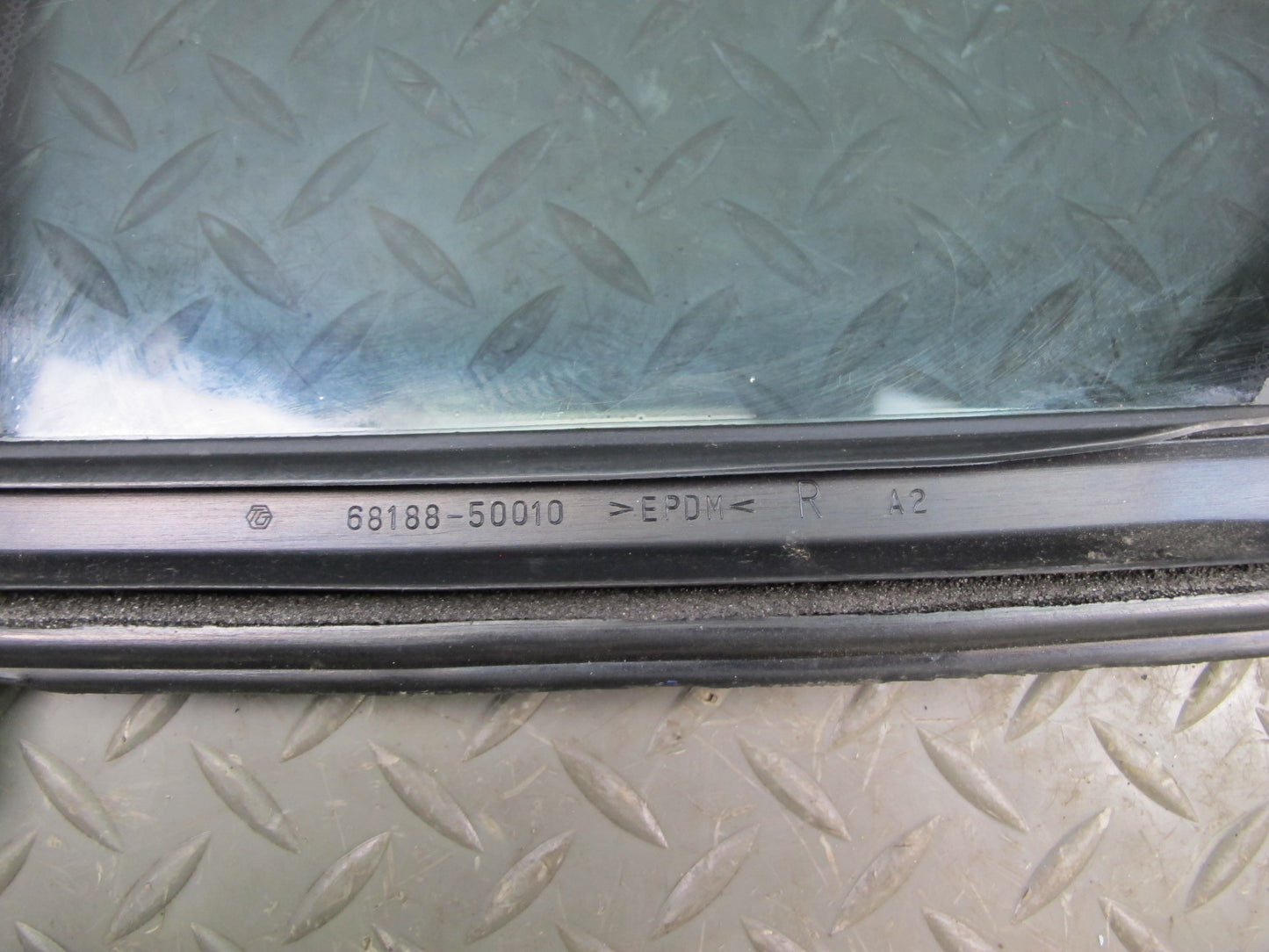 01-06 Lexus UCF30L LS430 Rear Right Door Fixed Glass Window OEM