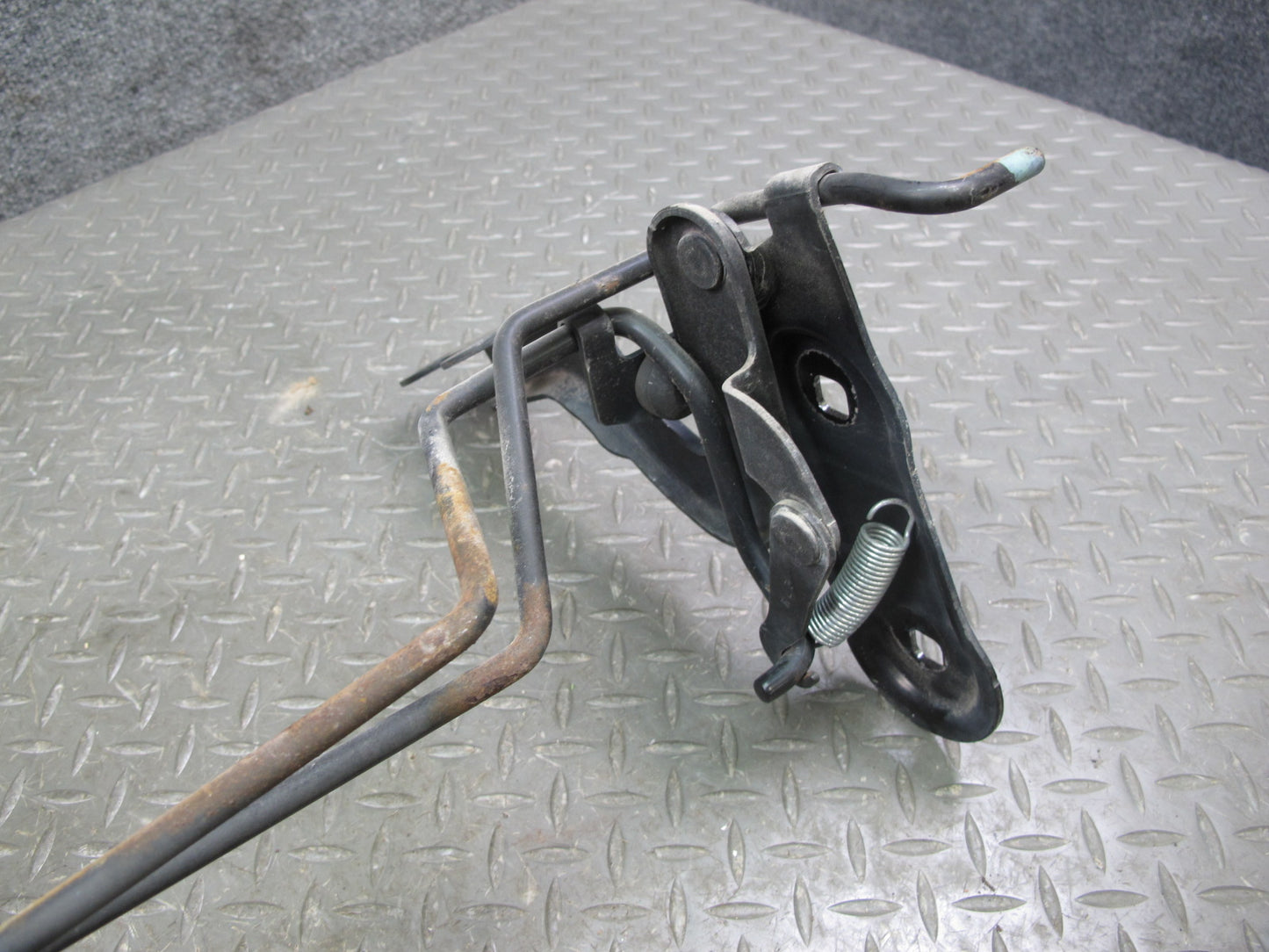 07-10 Saturn SKY Pontiac Solstice Rear Trunk Hinge Bracket OEM