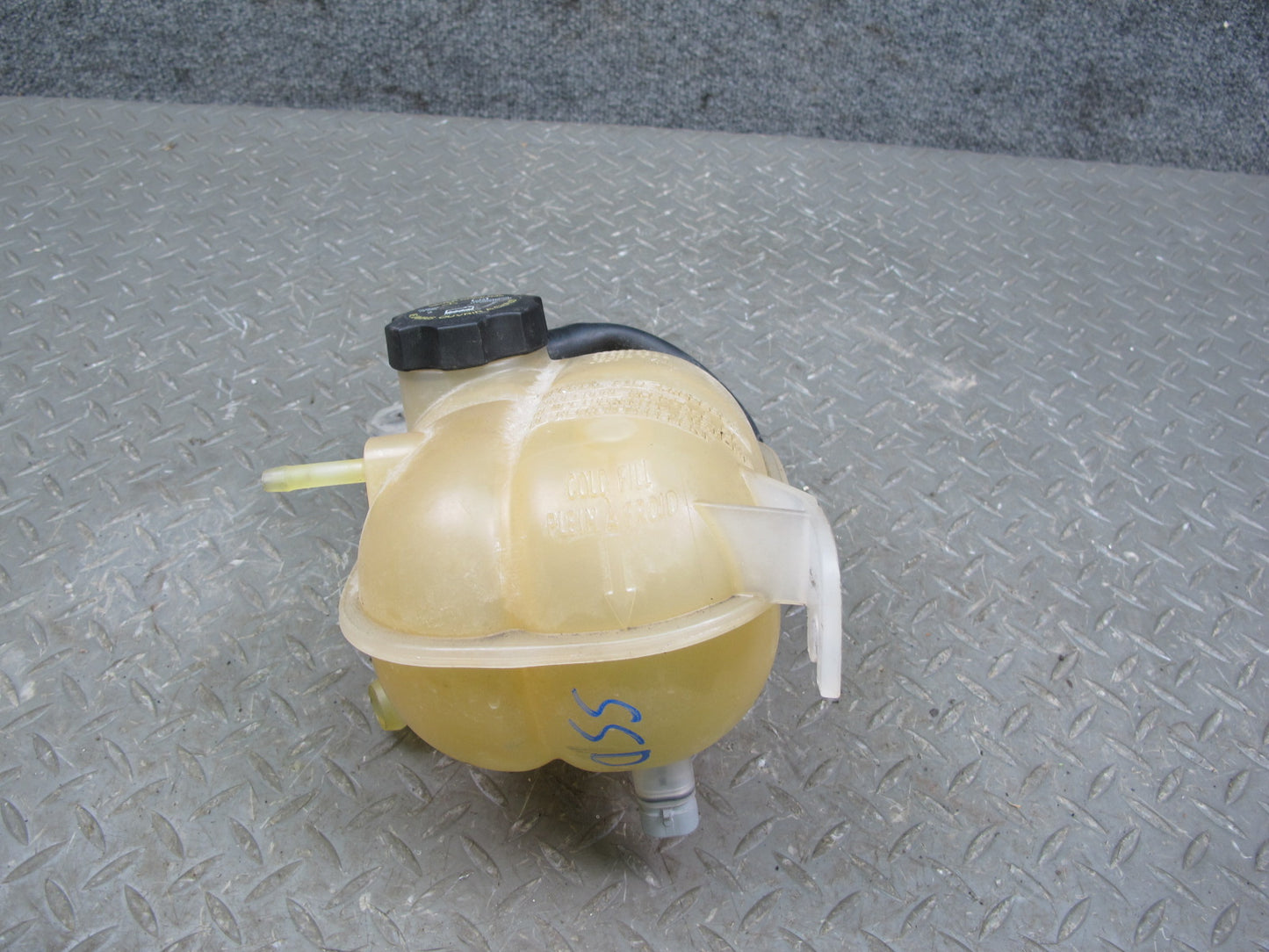 06-09 Saturn SKY Solstice Engine Coolant Expansion Overflow Reservoir Tank