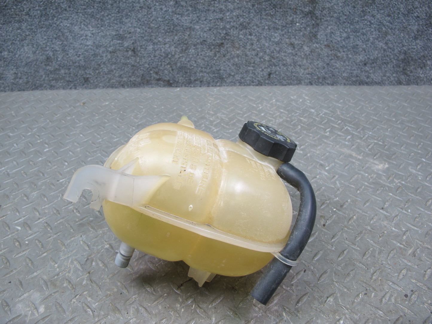 06-09 Saturn SKY Solstice Engine Coolant Expansion Overflow Reservoir Tank