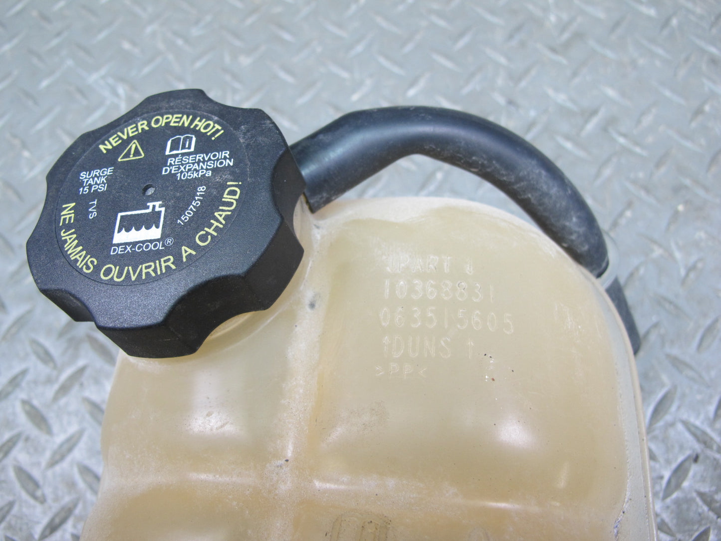 06-09 Saturn SKY Solstice Engine Coolant Expansion Overflow Reservoir Tank