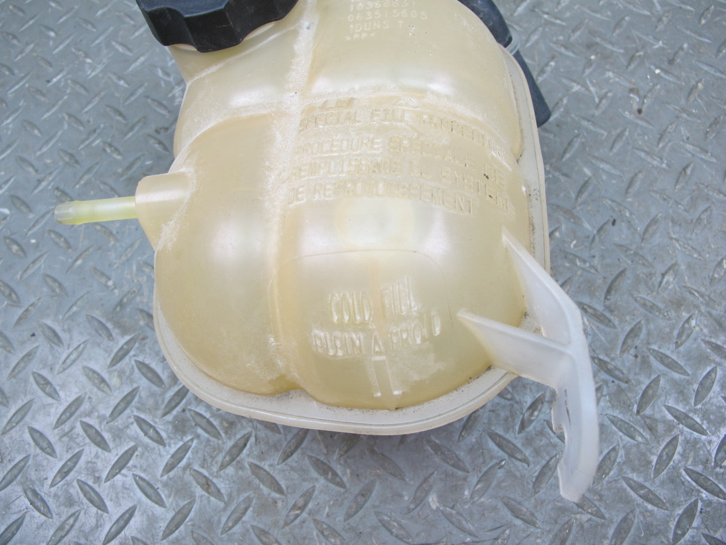 06-09 Saturn SKY Solstice Engine Coolant Expansion Overflow Reservoir Tank