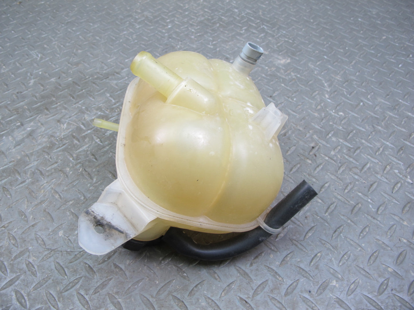 06-09 Saturn SKY Solstice Engine Coolant Expansion Overflow Reservoir Tank