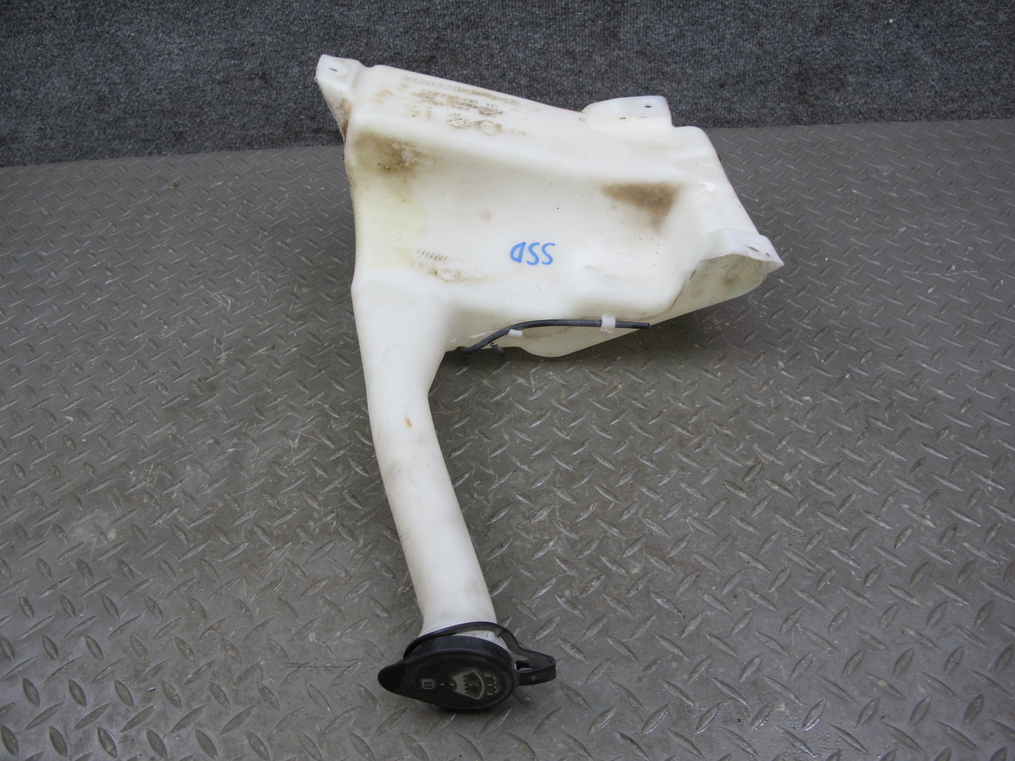 07-10 Saturn SKY Pontiac Solstice Windshield Washer Fluid Reservoir w Pump OEM
