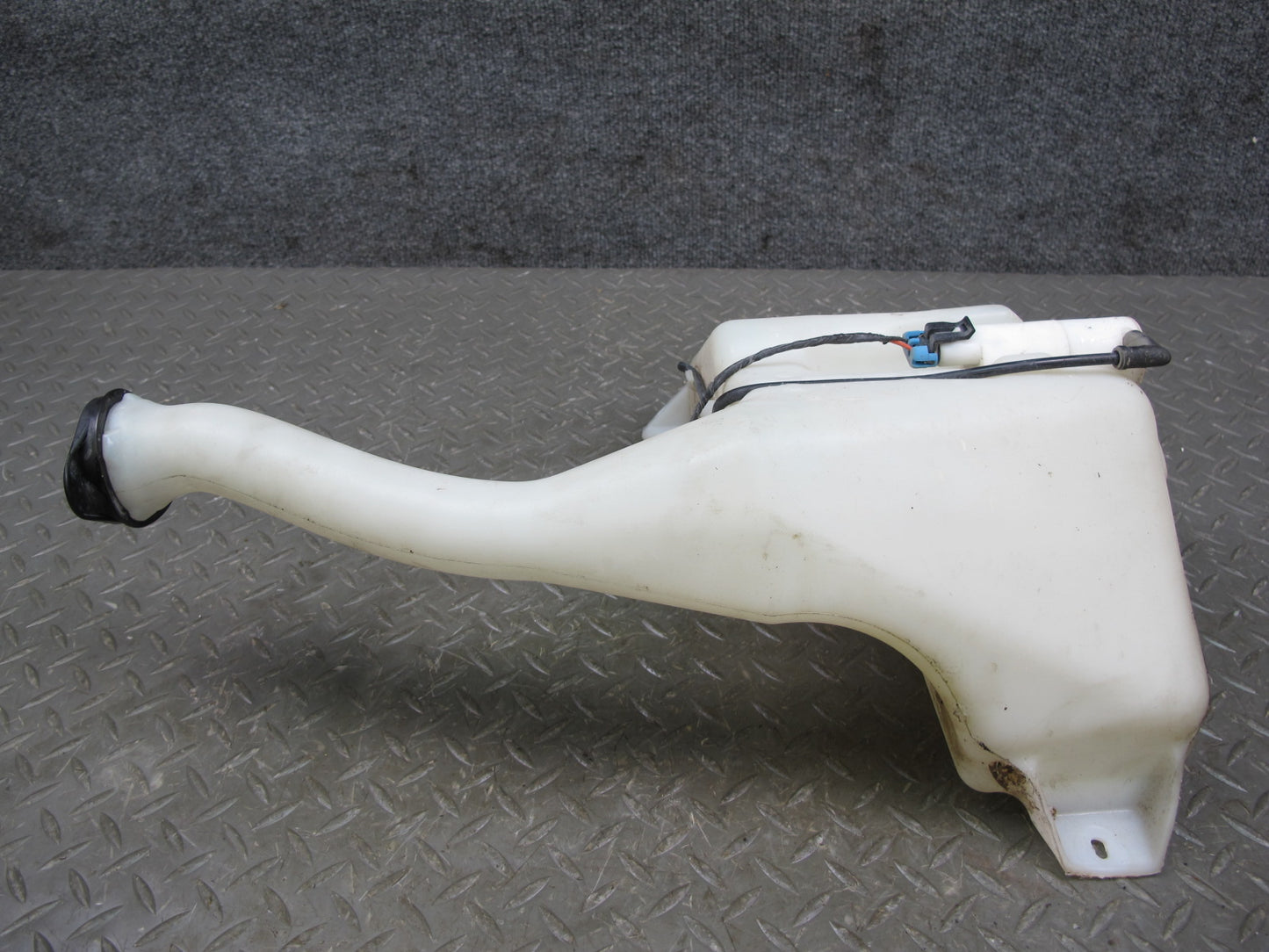 07-10 Saturn SKY Pontiac Solstice Windshield Washer Fluid Reservoir w Pump OEM