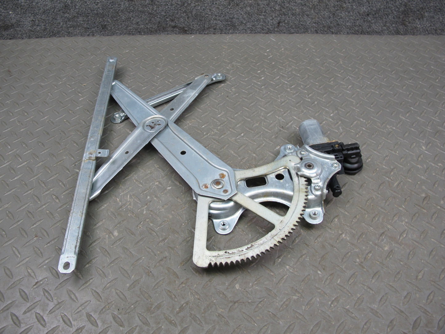2003-2009 Lexus GX470 Front Right Side Door Window Regulator W/ Motor