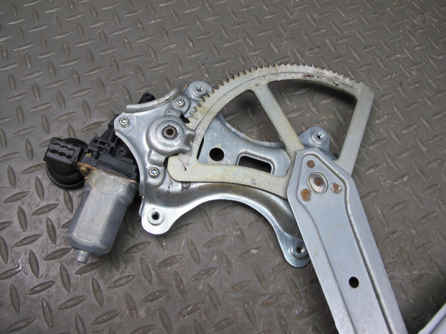 2003-2009 Lexus GX470 Front Right Side Door Window Regulator W/ Motor