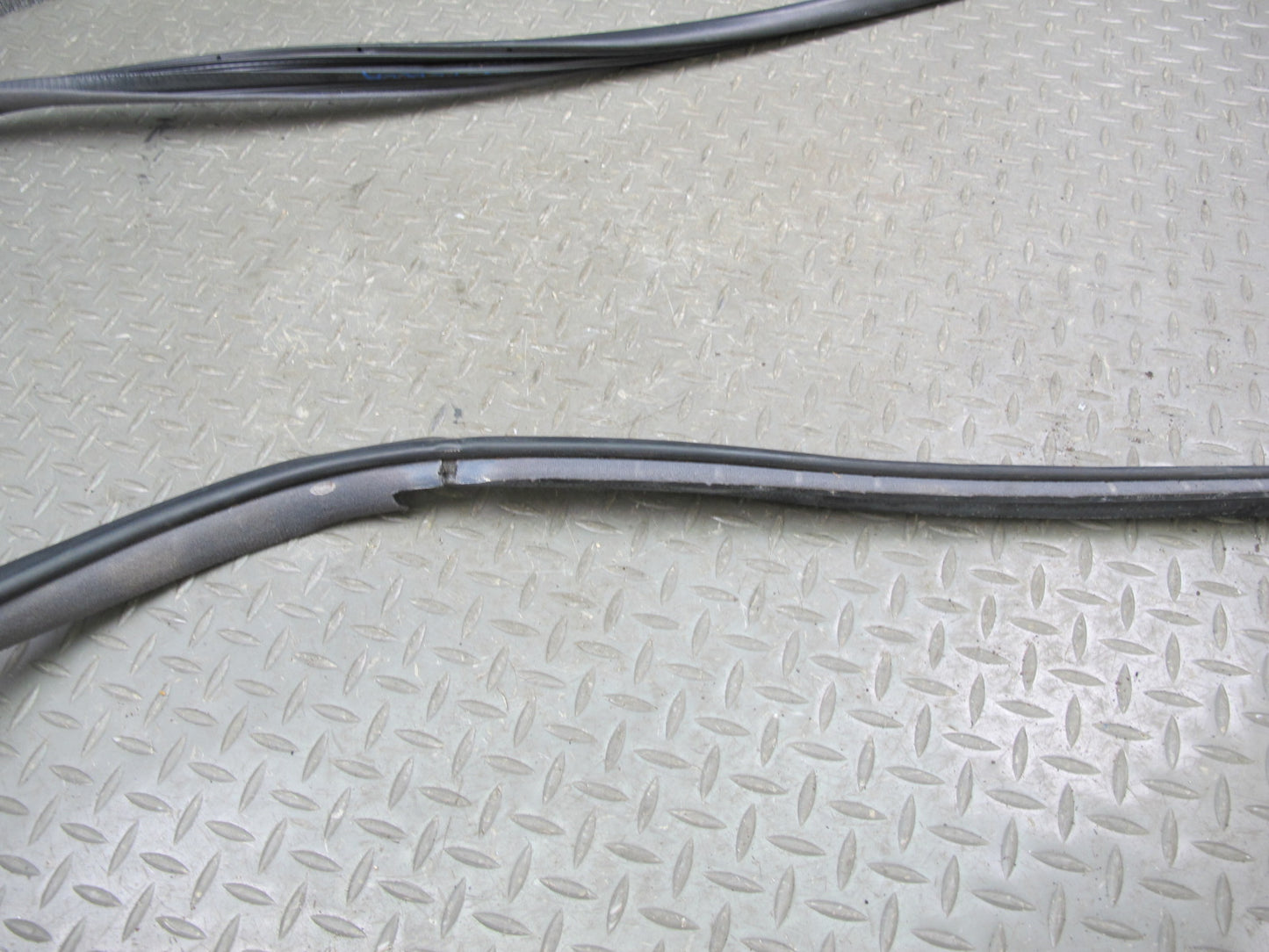 2003-2009 Lexus GX470 Front Left Side Door Weatherstrip Rubber Seal Gasket