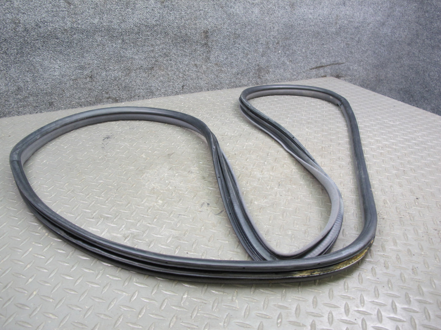 2003-2009 Lexus GX470 Front Left Side Door Weatherstrip Rubber Seal Gasket