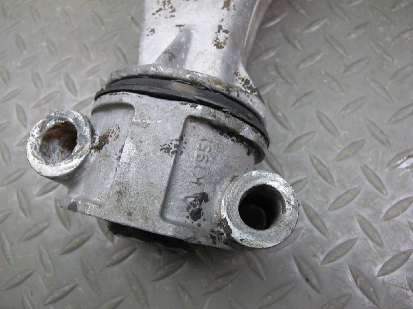 1984-1986 Porsche 928 S Front Right Side Upper & Lower Control Arm Set of 2