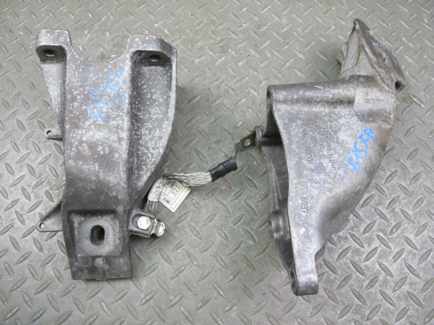 10-14 BMW E70 E71 E72 X5M X6M Left & Right Engine Motor Mount Bracket Set OEM