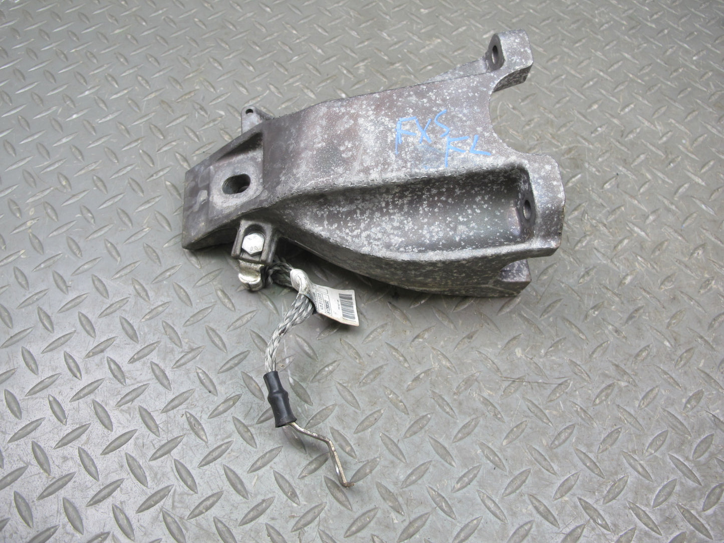 10-14 BMW E70 E71 E72 X5M X6M Left & Right Engine Motor Mount Bracket Set OEM