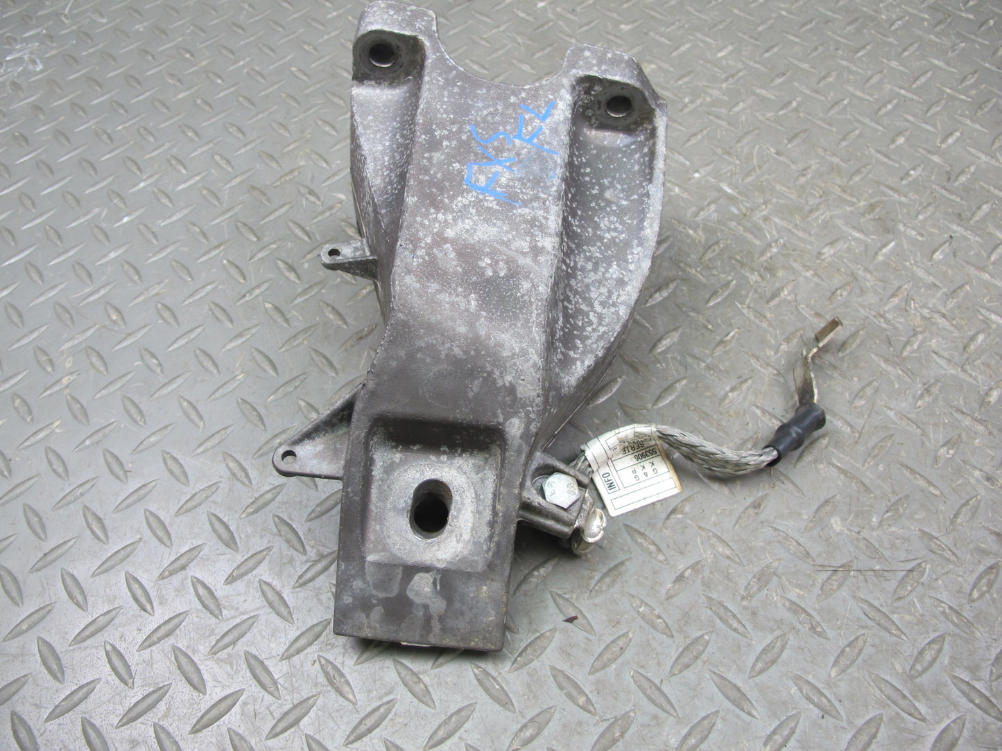 10-14 BMW E70 E71 E72 X5M X6M Left & Right Engine Motor Mount Bracket Set OEM