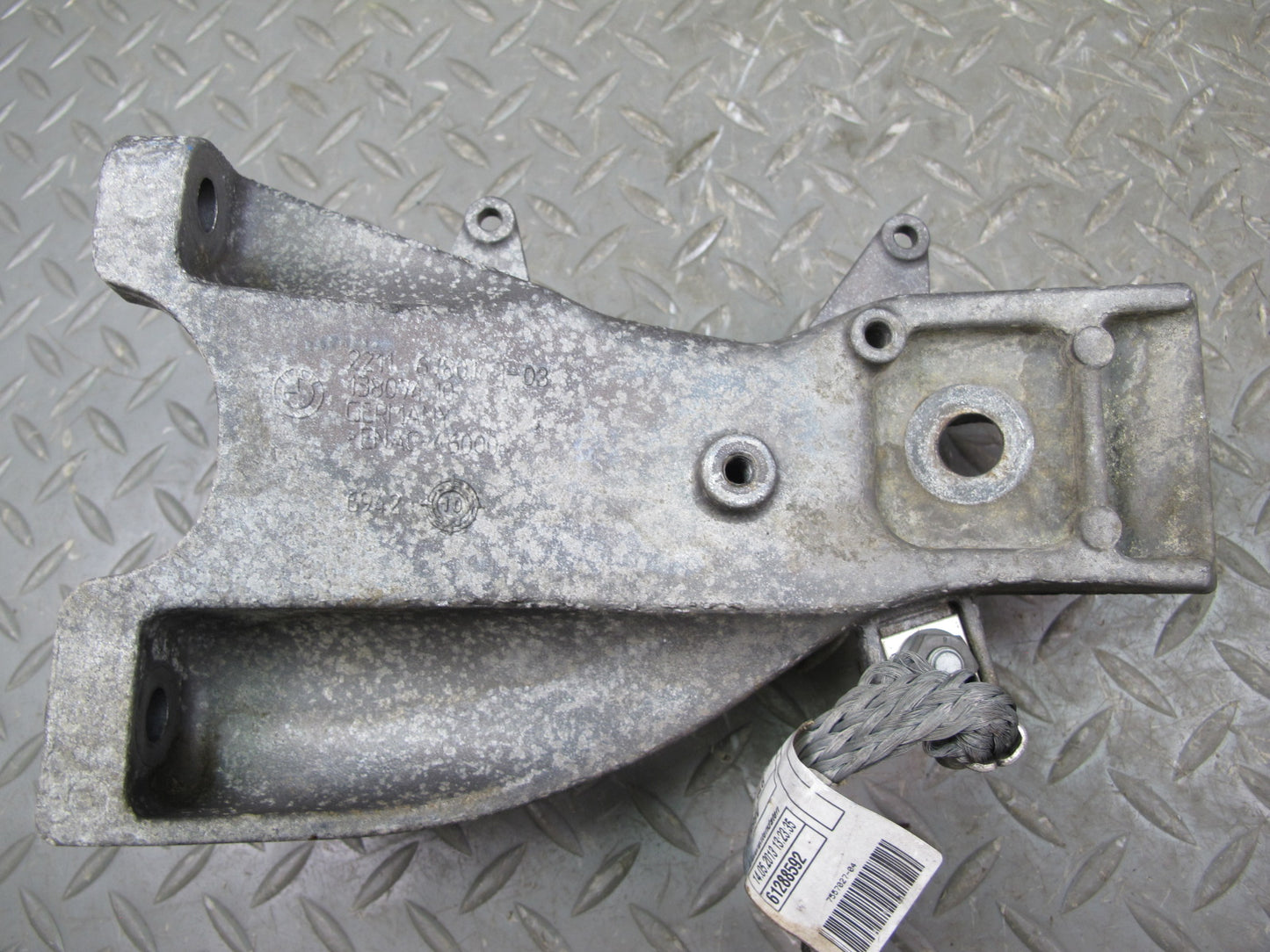 10-14 BMW E70 E71 E72 X5M X6M Left & Right Engine Motor Mount Bracket Set OEM