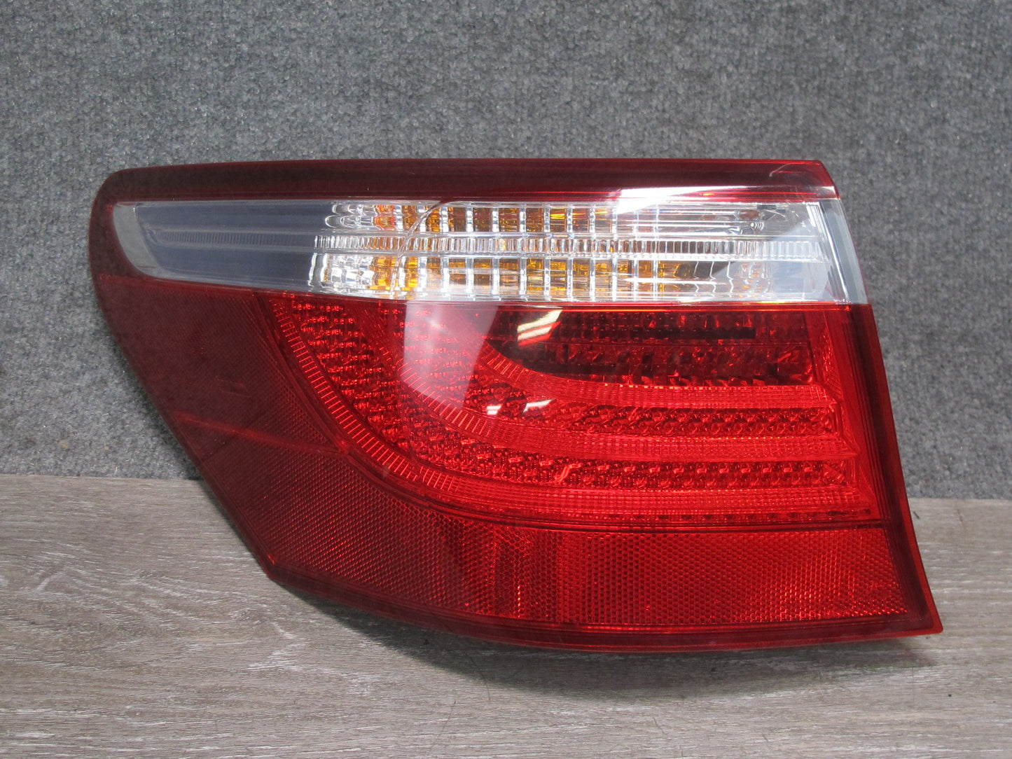 08-09 Lexus UVF46 LS600h Rear Left Outer Tail Light Lamp Assembly OEM