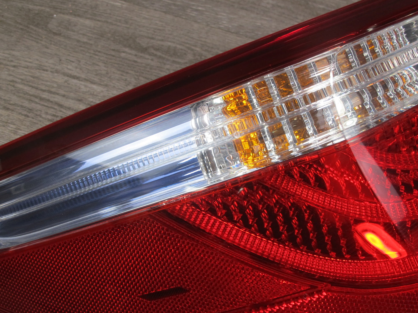 08-09 Lexus UVF46 LS600h Rear Left Outer Tail Light Lamp Assembly OEM
