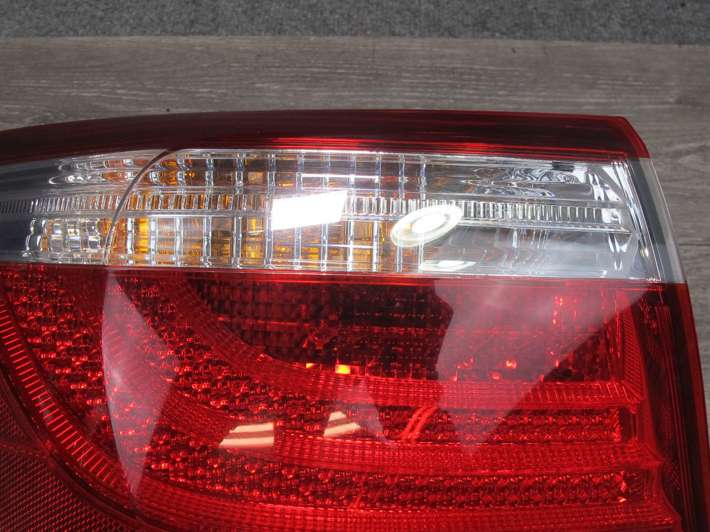 08-09 Lexus UVF46 LS600h Rear Left Outer Tail Light Lamp Assembly OEM
