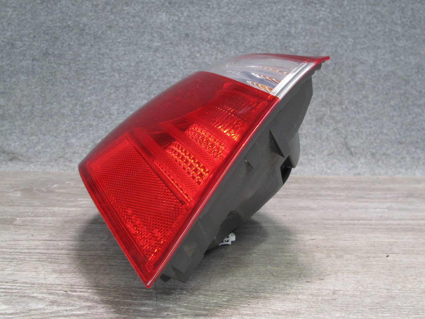 08-09 Lexus UVF46 LS600h Rear Left Outer Tail Light Lamp Assembly OEM