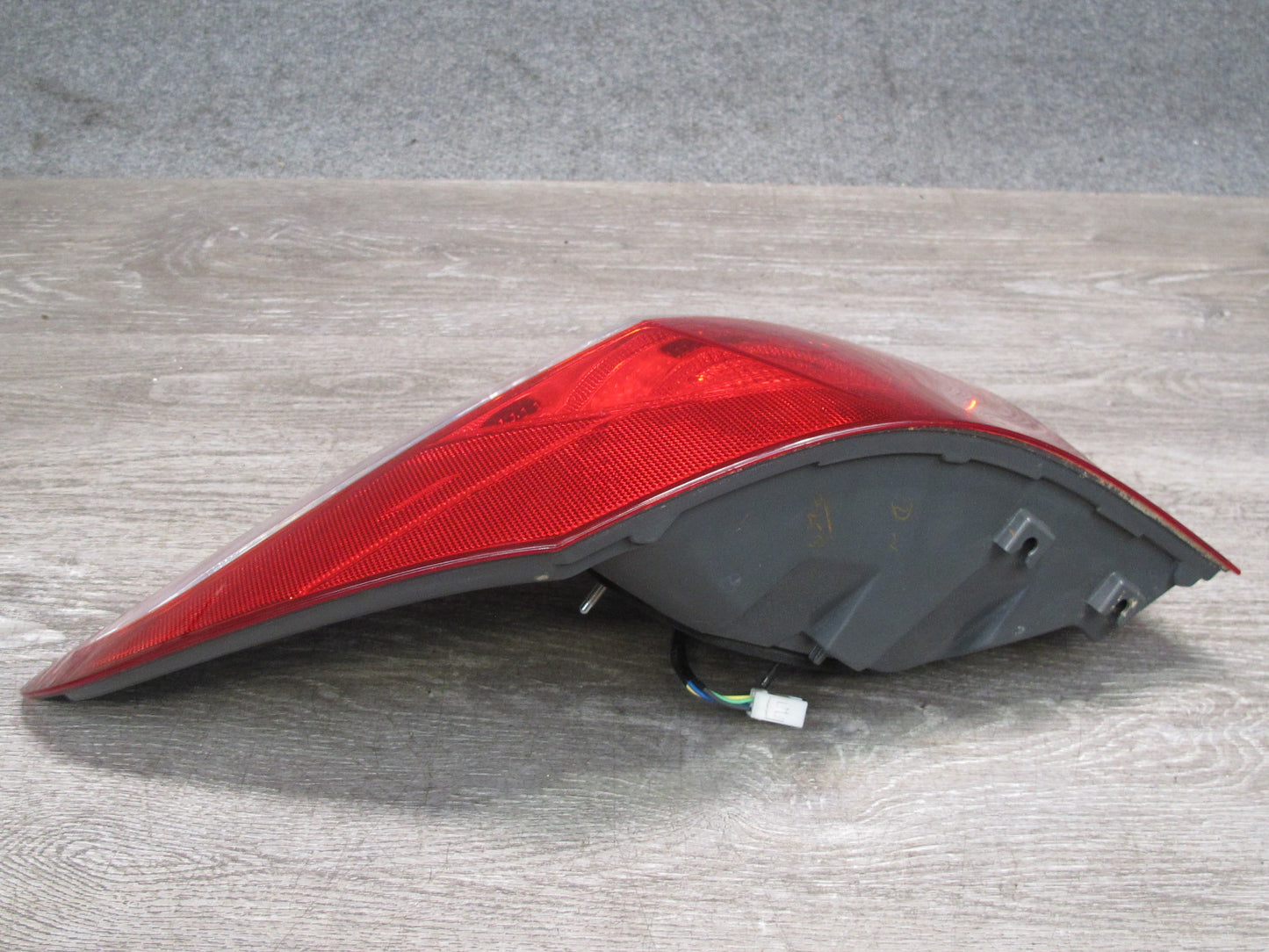 08-09 Lexus UVF46 LS600h Rear Left Outer Tail Light Lamp Assembly OEM