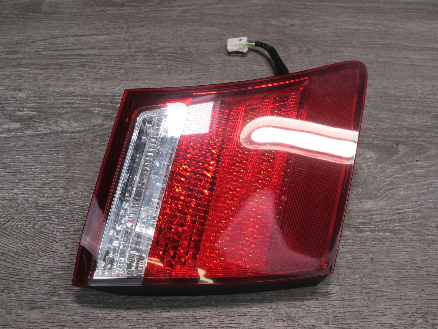 08-09 Lexus UVF46 LS600h Rear Left Inner Trunk Lid Tail Light Lamp OEM
