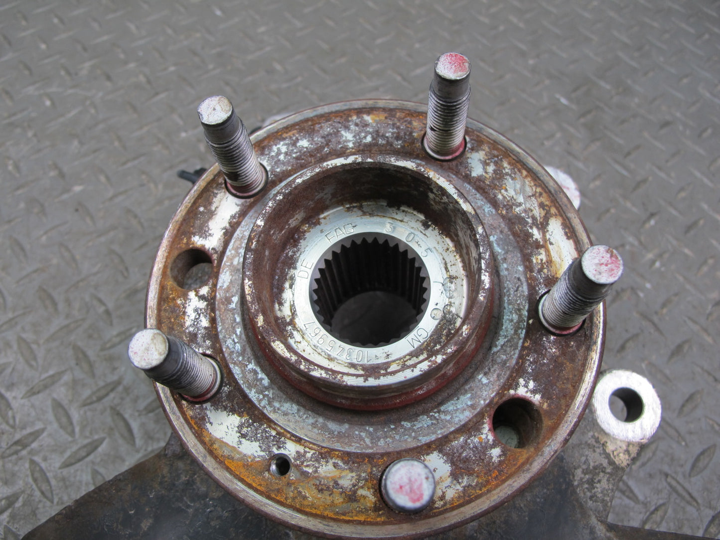 07-10 Saturn SKY Pontiac Solstice Rear Right Spindle Knuckle Wheel Hub OEM