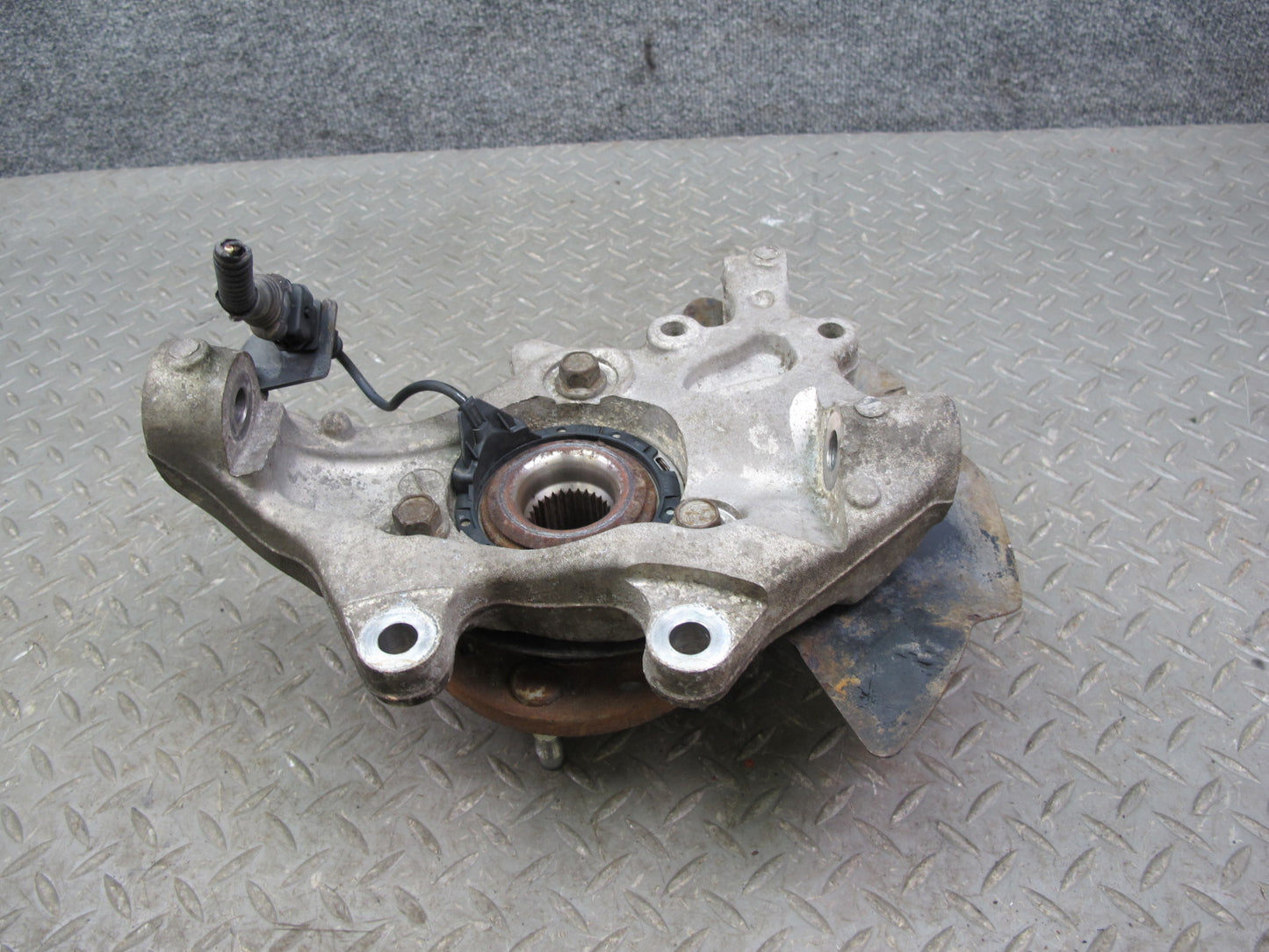 07-10 Saturn SKY Pontiac Solstice Rear Right Spindle Knuckle Wheel Hub OEM
